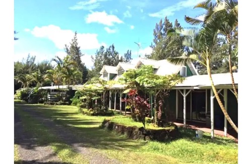 Fern Acres House | Licensed Bed and Breakfast. Sleeps 30. 8 Bedroom, 8.5 Bathroom