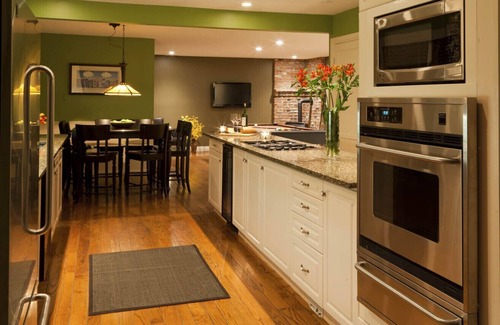 Southeast Kelowna House | Licensed Kelowna Retreat with pool and pickleball, private midtown acreage