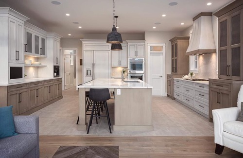 Central Okanagan House | Licensed Lakeside with Pool, 6 bed, 5 bath full house