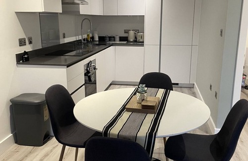 Lichfield Apartment | Lichfield City Centre Modern Vibrant Apartment - The Old Picture House