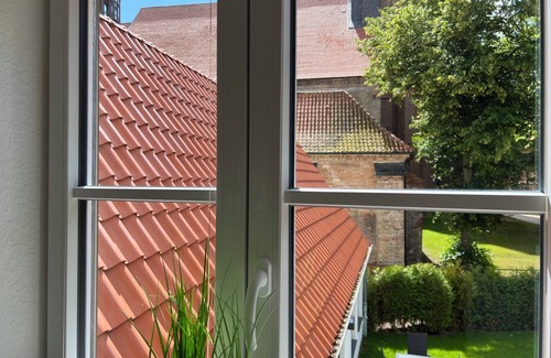 Schleswig Apartment | Lichtdurchflutete Ferienwohnung mit Blick auf den Schleswiger Dom
