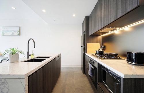 Lidcombe Apartment | Lidcombe Chic 1-bedroom apartment with fitness room and pool