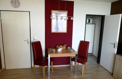 Geyersberg Apartment | Liebevoll Eingerichtetes Appartement für bis zu Drei Personen mit Balkon