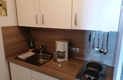 Geyersberg Apartment | Liebevoll Eingerichtetes Appartement für bis zu Drei Personen mit Balkon