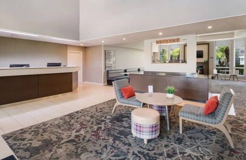 Downtown Village House | Life is Better at the Beach! Spacious Accommodation, Outdoor Pool, Pets Allowed!