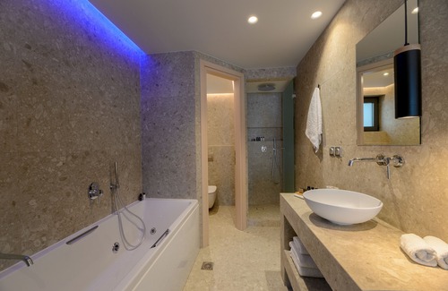 Nea Smirni Hotel | Lifestyle Suite with Hydromassage - Convo 212 Aparthotel