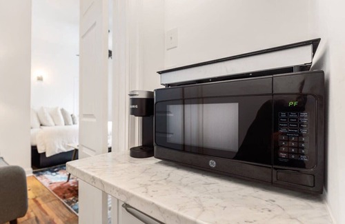 Westside Apartment | Light & Airy Downtown Executive Rental