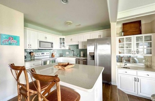 Emerald Isle Condo | Light & Airy Oceanside Escape - Beach, Pool, & Pickleball/Tennis!