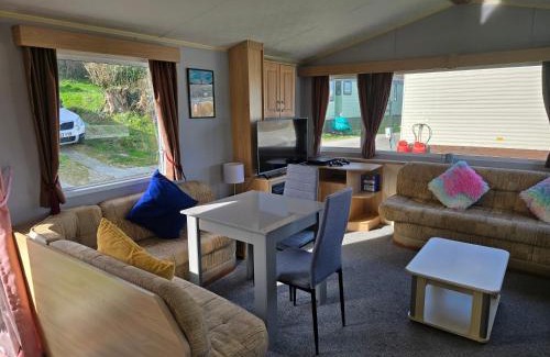 Penparcau Apartment | Light and Airy 2 Bedroom Mobile Home