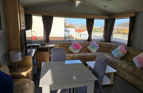 Penparcau Apartment | Light and Airy 2 Bedroom Mobile Home
