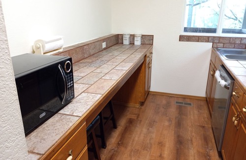 Delridge House | Light and Airy Ranch House. Detached 3 Bedroom with Fireplace
