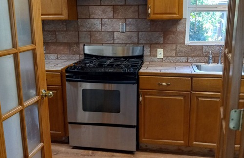 Delridge House | Light and Airy Ranch House. Detached 3 Bedroom with Fireplace