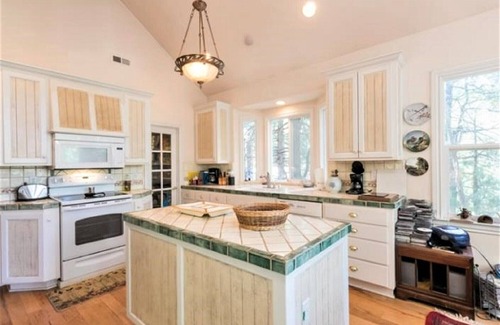Lake Arrowhead House | Light And Bright 3 Bedroom Home by RedAwning