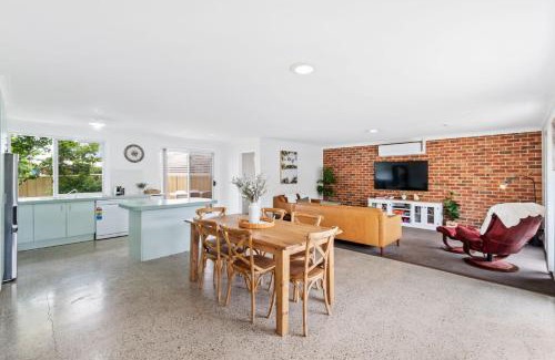 Maloneys Beach House | Light and Bright at Maloneys