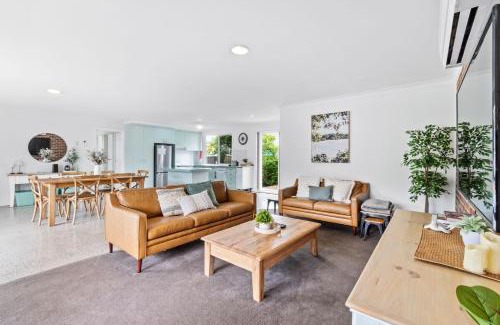 Maloneys Beach House | Light and Bright at Maloneys