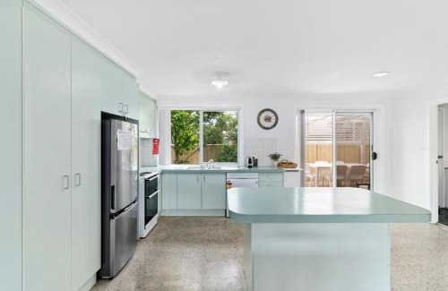 Maloneys Beach House | Light and Bright at Maloneys