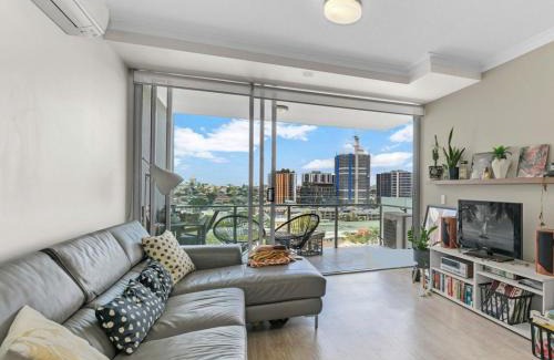 South Brisbane Apartment | Light apartment in amazing central location