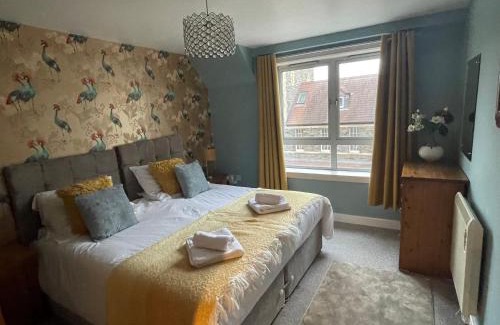Windmill Hill Apartment | Light & bright, centrally located apartment