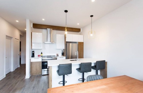 Mile End Apartment | Light Filled 2 Bdr Unit in Mile End by Denstays