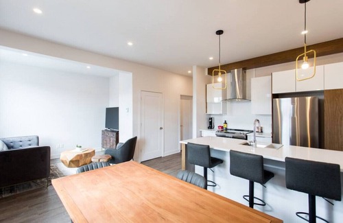 Mile End Apartment | Light Filled 2 Bdr Unit in Mile End by Denstays