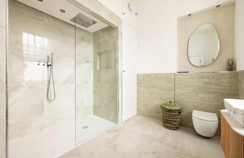 Redcliffe Apartment | Light-filled 2-Bedroom Chelsea Apartment