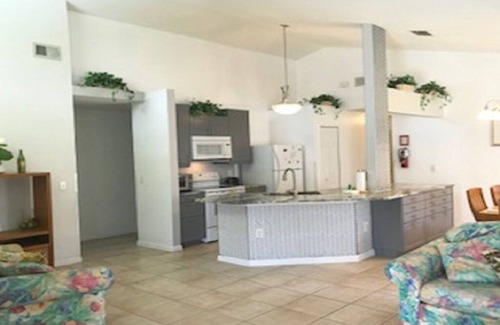 Westridge Villa | Light-Filled 4BR Villa Close to Dining & Shopping
