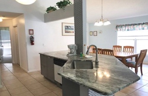 Westridge Villa | Light-Filled 4BR Villa Close to Dining & Shopping