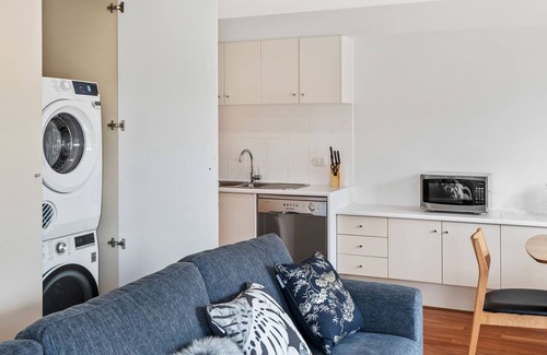 Williamstown Apartment | Light-Filled Coastal Living - Walk Everywhere