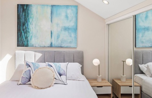 Williamstown Apartment | Light-Filled Coastal Living - Walk Everywhere