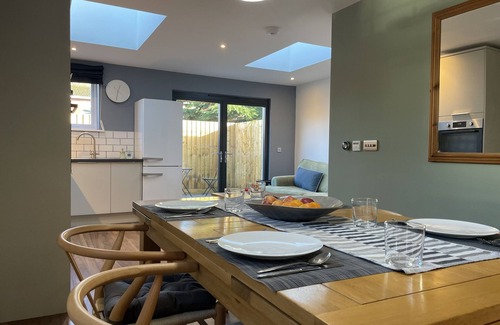 Stoke Bishop Apartment | Light-filled Eco-home with Patio