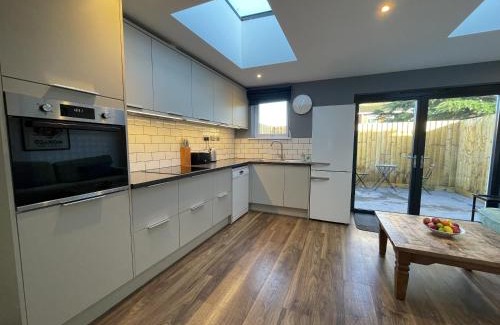 Stoke Bishop House | Light-filled Eco-home with Patio