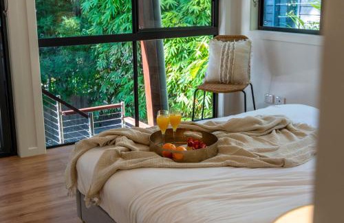 Byron Bay House | Light Filled Modern Specious Home, Pet friendly in a beautiful area of Byron Bay, short stroll to town