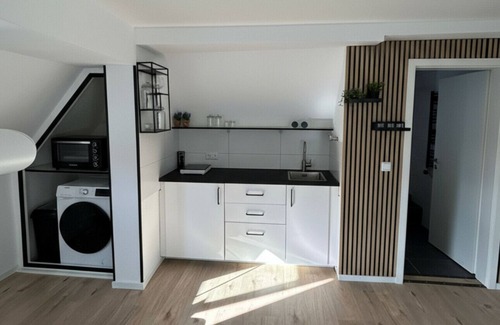 Alt-Muhlburg Apartment | Light-filled top-floor studio in Karlsruhe-Mühlburg - APOLONIAliving