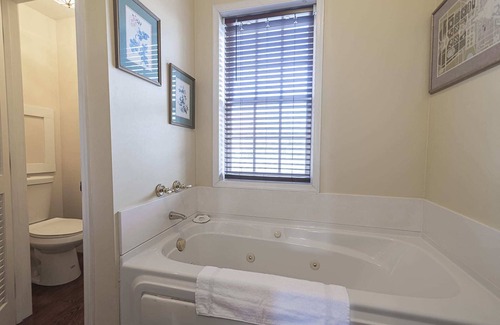 Bolivar House | Light Horse Inn: Suite 1