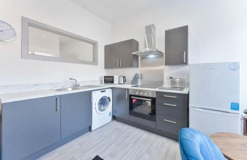 Brierley Hill Apartment | Light & Modern 1 Bed Budget Apartment Dudley