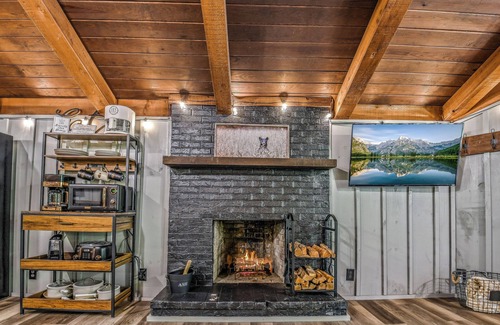 Townsend Cabin | Light'n Bug Bungalow