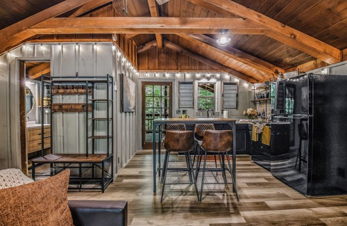 Townsend Cabin | Light'n Bug Bungalow