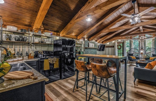 Townsend Cabin | Light'n Bug Bungalow