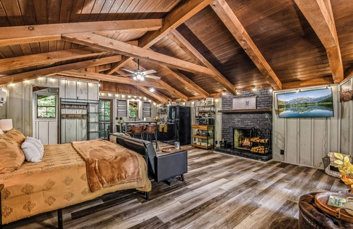 Townsend Cabin | Light'n Bug Bungalow