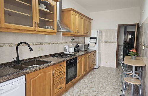 Cova da Piedade Apartment | Light Spacious Almada Apartment