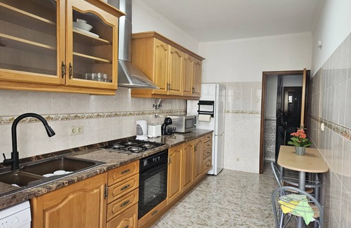 Cova da Piedade Apartment | Light Spacious Almada Apartment