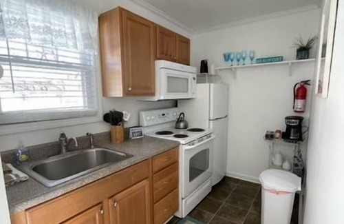 Morehead City House | Lighthouse Cottage DOG FRIENDLY -Historic District