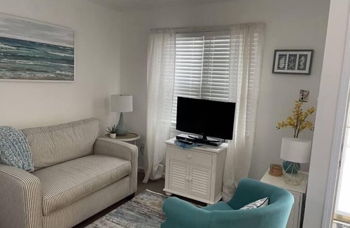 Morehead City House | Lighthouse Cottage DOG FRIENDLY -Historic District