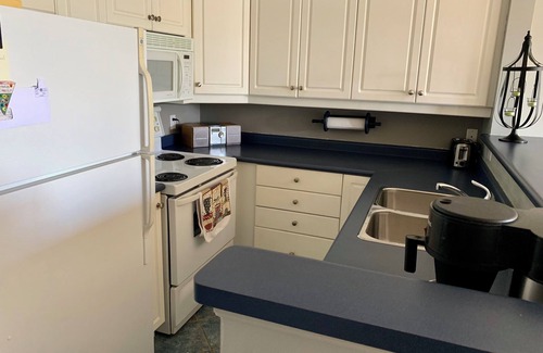 Collingwood Condo | Lighthouse Point Collingwood Fully Furnished 2 Bed, 2 Bath with Water Views!