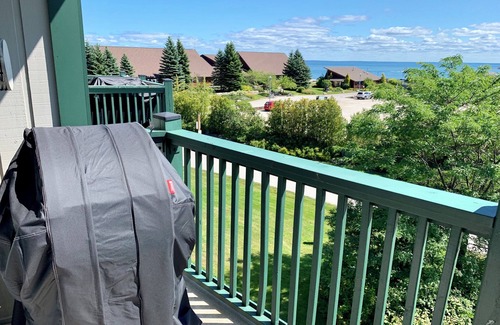 Collingwood Condo | Lighthouse Point Collingwood Fully Furnished 2 Bed, 2 Bath with Water Views!