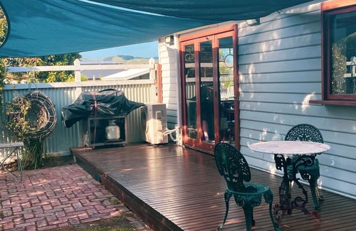 Apollo Bay House | Lighthouse Retreat - Pet Friendly Free Wifi