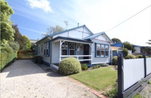 Apollo Bay House | Lighthouse Retreat - Pet Friendly Free Wifi