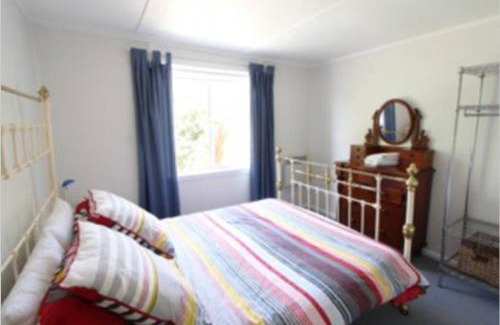 Apollo Bay House | Lighthouse Retreat - Pet Friendly Free Wifi