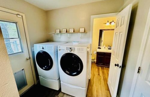 Yosemite Lakes House | Lighthouse Suite Pet Friendly Hot Tub Sleeps 4