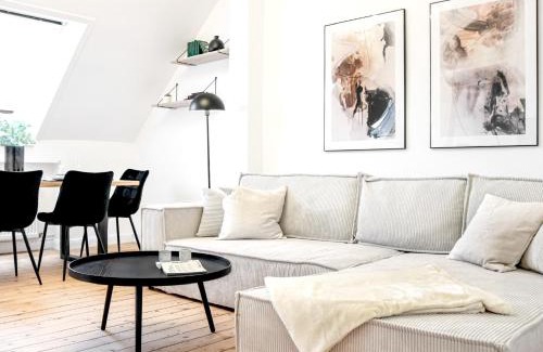 Western Ring Area Apartment | LIGHTPLACE Design Boxspring Küche Homeoffice City nah